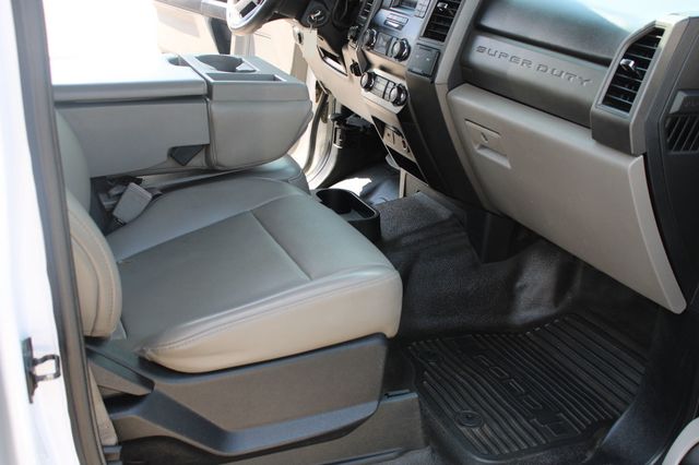 2019 Ford Super Duty F-350 DRW XL 4WD Crew Cab 8' Box - 23068895 - 9