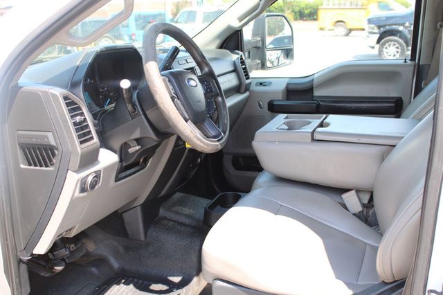 2019 Ford Super Duty F-350 DRW XL 4WD Crew Cab 8' Box - 23068895 - 12