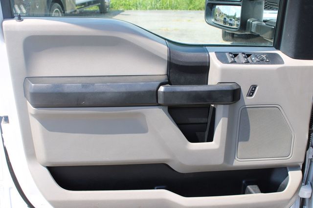 2019 Ford Super Duty F-350 DRW XL 4WD Crew Cab 8' Box - 23068895 - 13