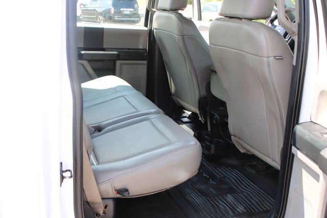 2019 Ford Super Duty F-350 DRW XL 4WD Crew Cab 8' Box - 23068895 - 16