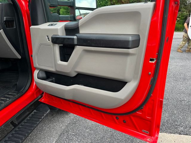 2019 Ford Super Duty F-550 DRW ONE OWNER - CLEAN CARFAX - WORKHORSE - 23035678 - 19