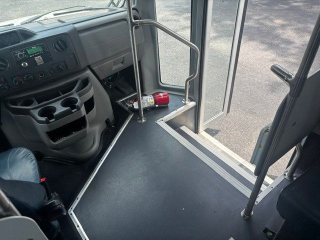 2019 Ford SUPER DUTY SHUTTLE E-450 BUS - 23004848 - 18