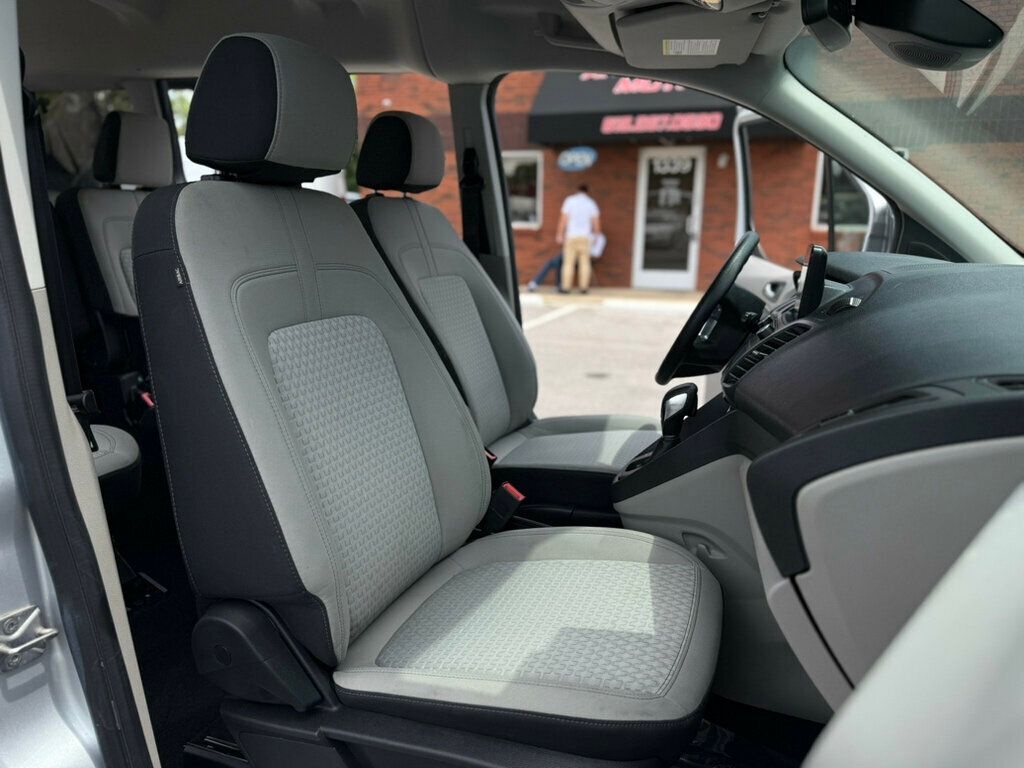 2019 Ford Transit Passenger XLT photo 9