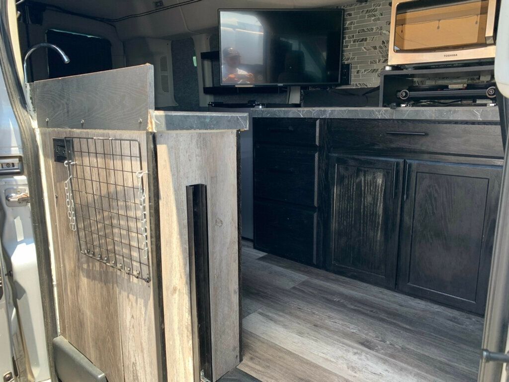 2019 Ford Transit Passenger XLT Van photo 3