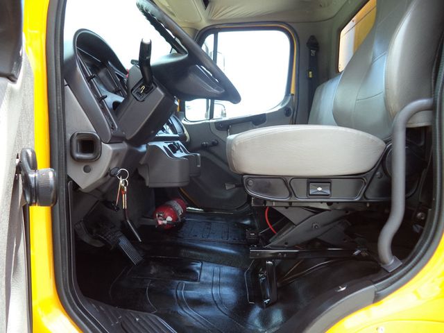 2019 Freightliner Business Class M2 106 26ft Dry Freight Box Truck With Liftgate NO CDL - 23019162 - 36