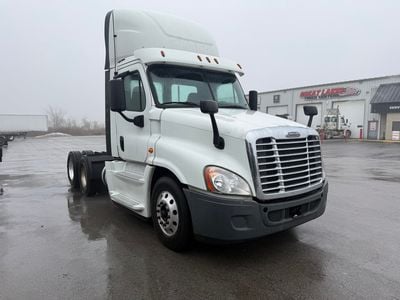 2019 Freightliner CA125DC