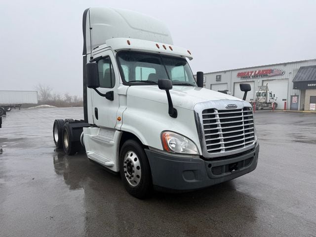 2019 Freightliner CA125DC PX125064ST - 22981845 - 0