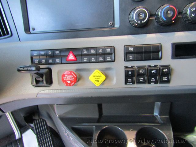 2019 Freightliner Cascadia 126  - 22931982 - 17