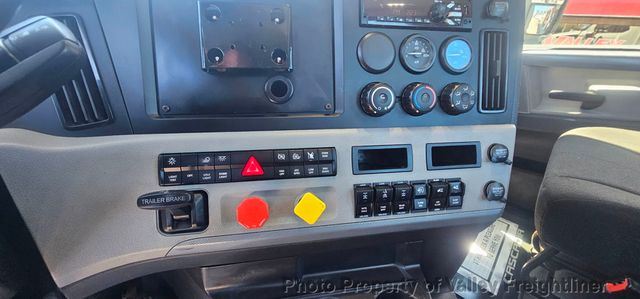 2019 Freightliner Cascadia 126  - 23035679 - 13