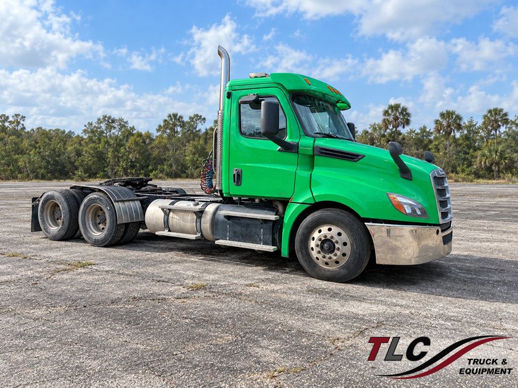 2019 Freightliner Cascadia 126 6x4 T/A Day Cab Truck Tractor - 23098522 - 0