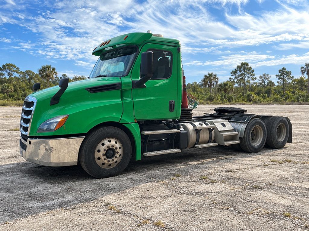 2019 Freightliner Cascadia 126 6x4 T/A Day Cab Truck Tractor - 23098522 - 1