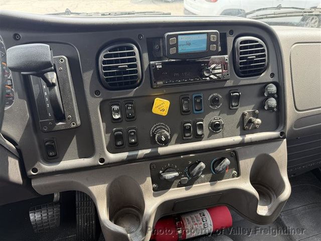 2019 Freightliner M2 106  - 23076103 - 15