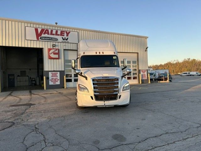 2019 Freightliner PT126SLP 2019 FREIGHTLINER CASCADIA SLEEPER - 23095088 - 1