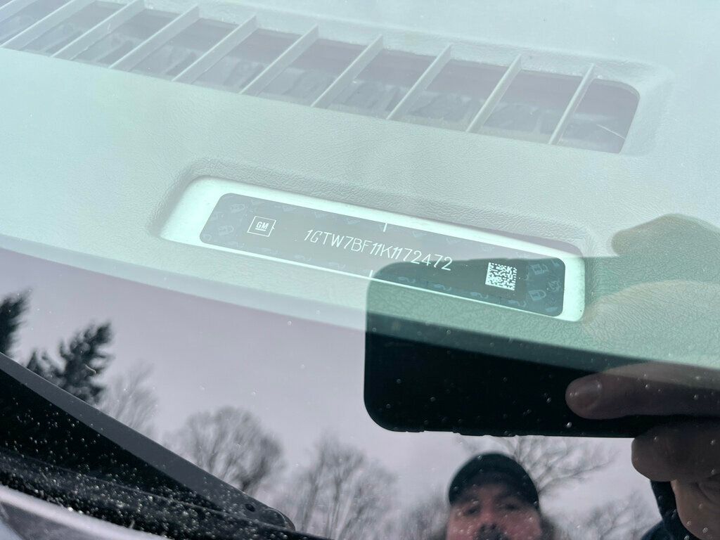 2019 GMC Savana Cargo Van Mini Duramax turbo Diesel Work Van  - 22986902 - 32