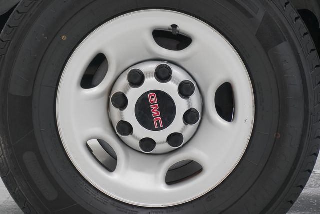 2019 GMC Savana Cargo Van RWD 2500 135" - 22983984 - 16