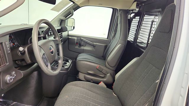 2019 GMC Savana Cargo Van RWD 2500 135'' with 6.0L V8 FlexFuel Engine & Bulkhead - 23002754 - 17