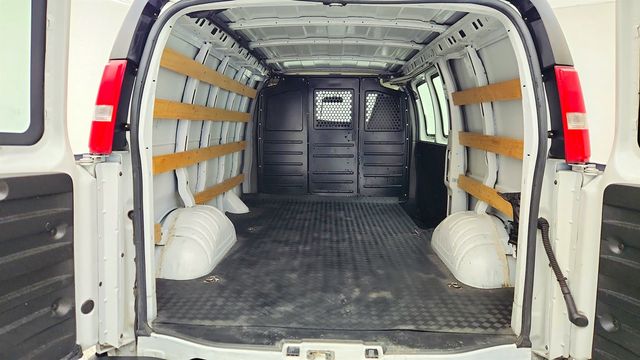2019 GMC Savana Cargo Van RWD 2500 135'' with 6.0L V8 FlexFuel Engine & Bulkhead - 23002754 - 18