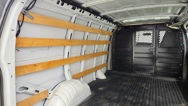 2019 GMC Savana Cargo Van RWD 2500 135'' with 6.0L V8 FlexFuel Engine & Bulkhead - 23002754 - 19