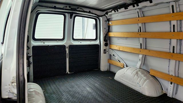 2019 GMC Savana Cargo Van RWD 2500 135'' with 6.0L V8 FlexFuel Engine & Bulkhead - 23002754 - 22