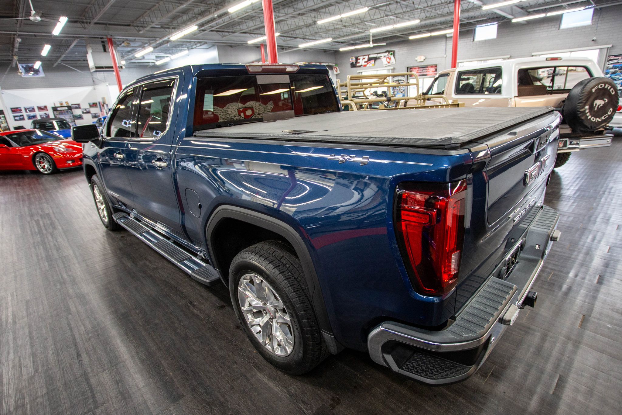 2019 Gmc Sierra 1500 SLT photo 4