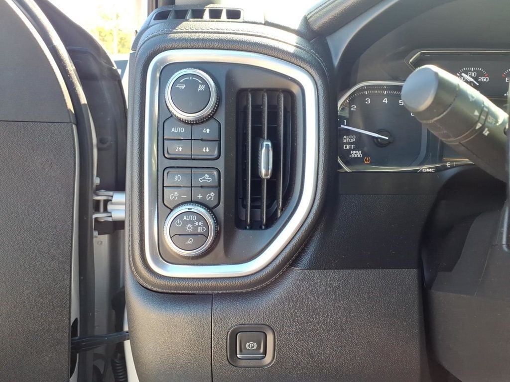 GMC Sierra photo 12