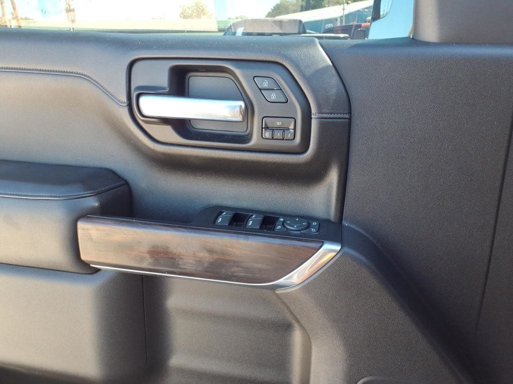 GMC Sierra photo 13