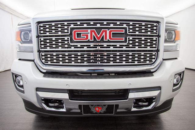 2019 GMC Sierra 2500HD 4WD Crew Cab 153.7" Denali - 22754534 - 35