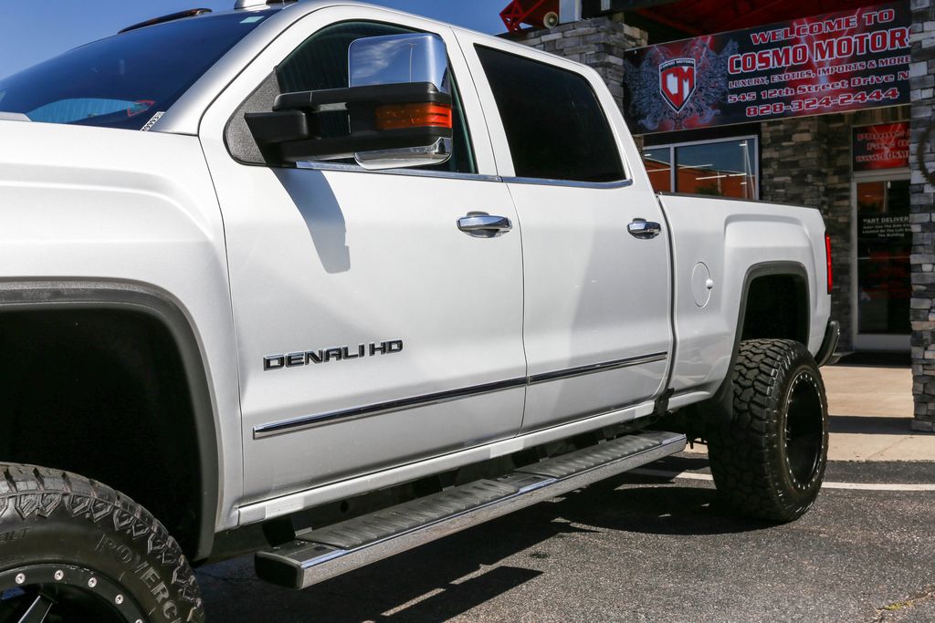 2019 GMC Sierra 2500HD 4WD Crew Cab 153.7" Denali - 22968555 - 32
