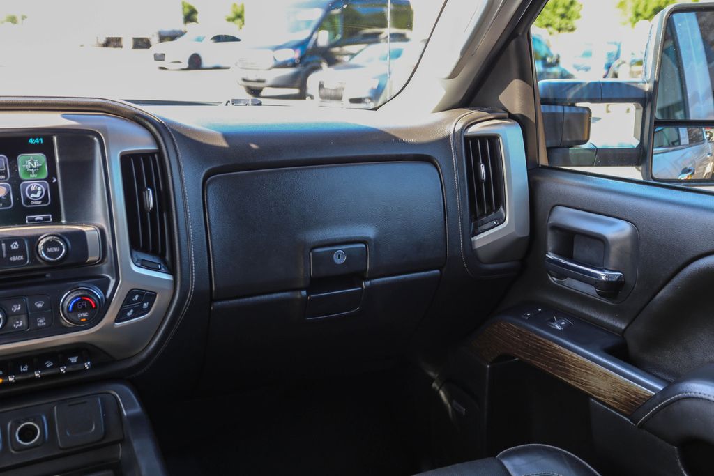 2019 GMC Sierra 2500HD 4WD Crew Cab 153.7" Denali - 22968555 - 4
