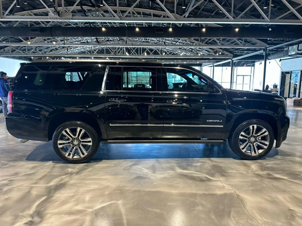 2019 GMC Yukon XL LocalTrade/4WD/DenaliUltimate/MoonRoof/RearSeatEntertainment/NAV - 22771915 - 5