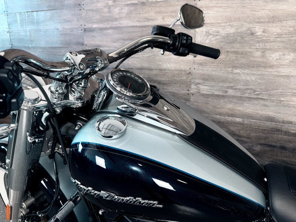 2019 Harley-Davidson FLDE Deluxe LIKE NEW! - 22884017 - 13