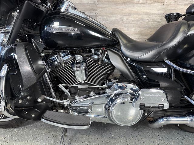 2019 Harley-Davidson FLHTCU Electra Glide Ultra Classic One Owner! - 22990846 - 11