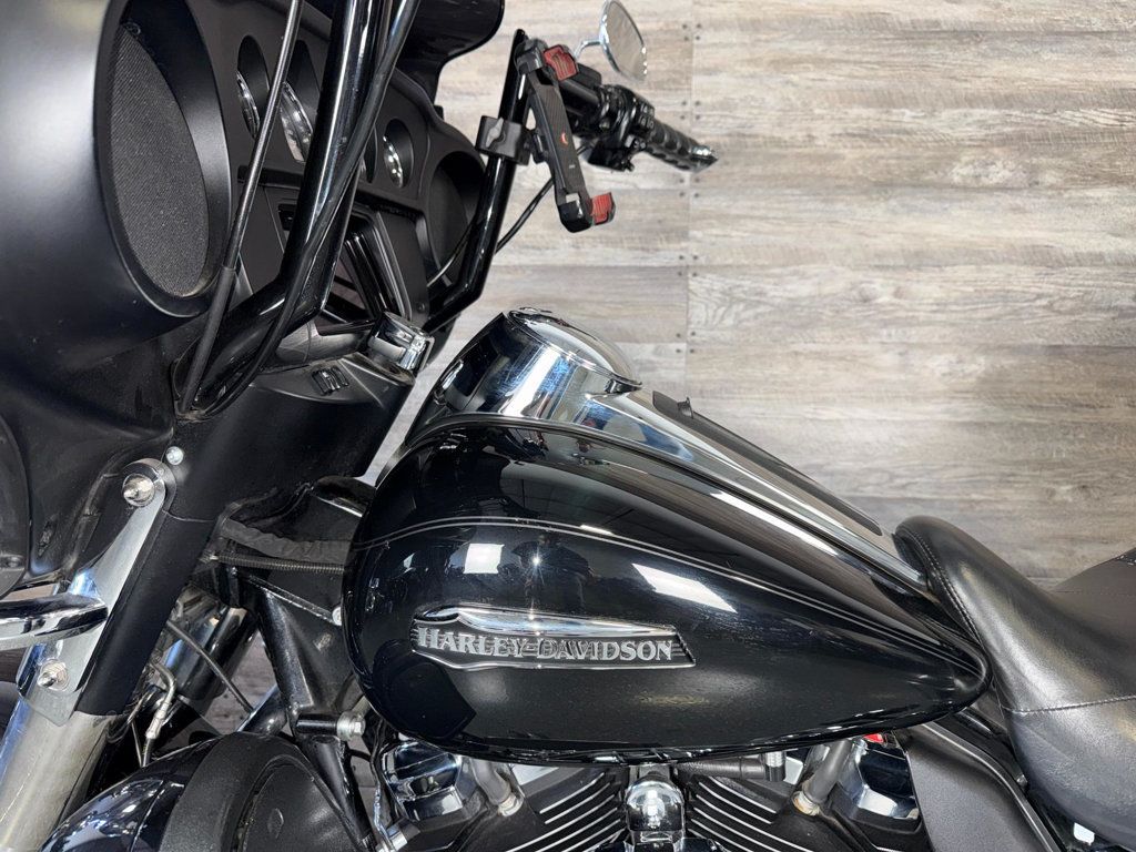 2019 Harley-Davidson FLHTCU Electra Glide Ultra Classic One Owner! - 22990846 - 14