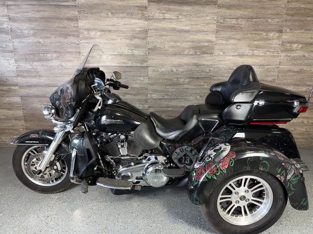 2019 Harley-Davidson FLHTCUTG Triglide Ultra Classic LOW MILES! - 23010992 - 11