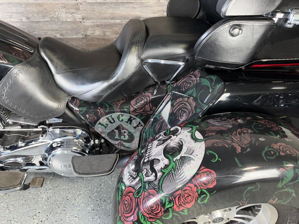 2019 Harley-Davidson FLHTCUTG Triglide Ultra Classic LOW MILES! - 23010992 - 13