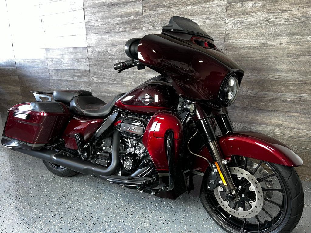 2019 Harley-Davidson FLHXSE CVO Street Glide LOW MILES! - 22380928 - 1
