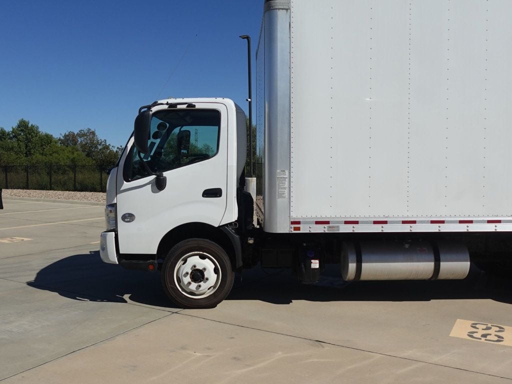 2019 HINO 195 (20ft Box w/ Lift Gate) - 21832137 - 4