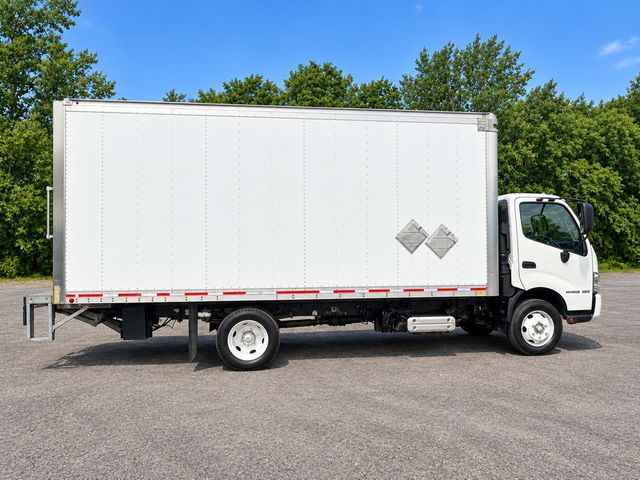 2019 HINO 195 w/ 18ft Box Truck Dry Cargo Truck & Aluminum Liftgate - 23095774 - 2