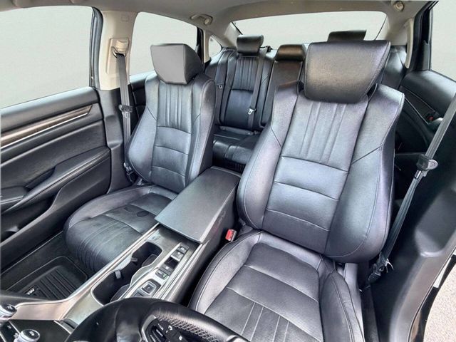 2019 Honda Accord Hybrid Touring Sedan - 23059581 - 18