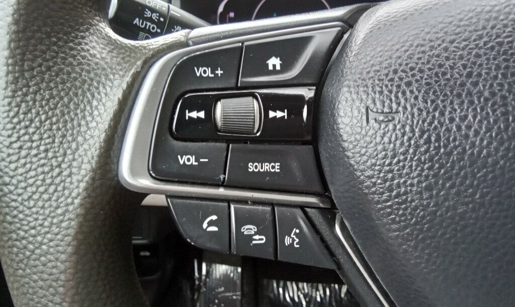 2019 Honda Accord LX 1.5T photo 13
