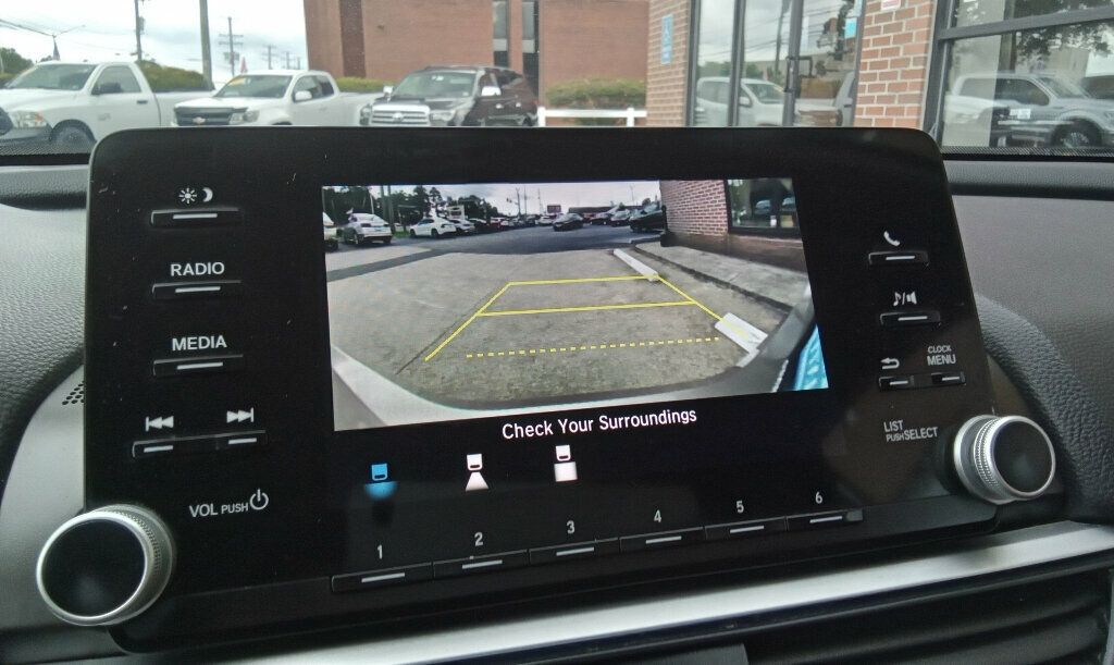 2019 Honda Accord LX 1.5T photo 16