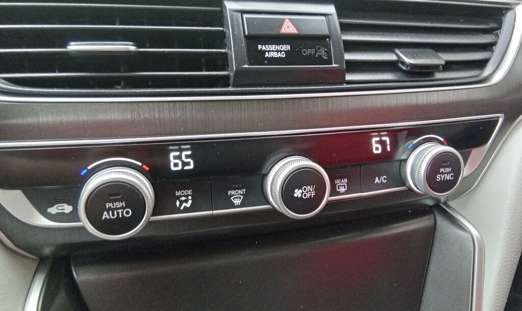 2019 Honda Accord LX 1.5T photo 17