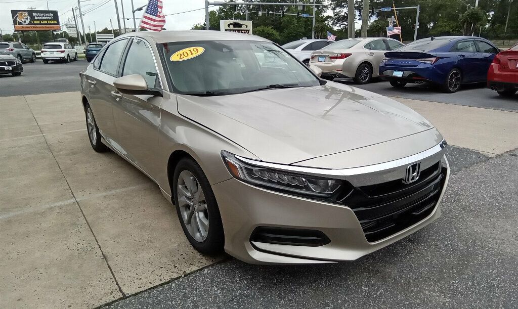2019 Honda Accord LX 1.5T photo 5