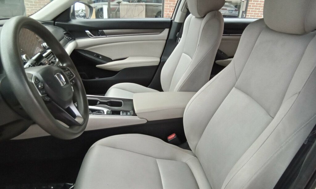 2019 Honda Accord LX 1.5T photo 7