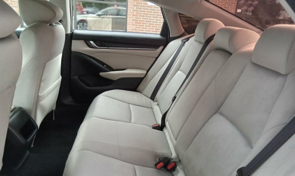 2019 Honda Accord LX 1.5T photo 8