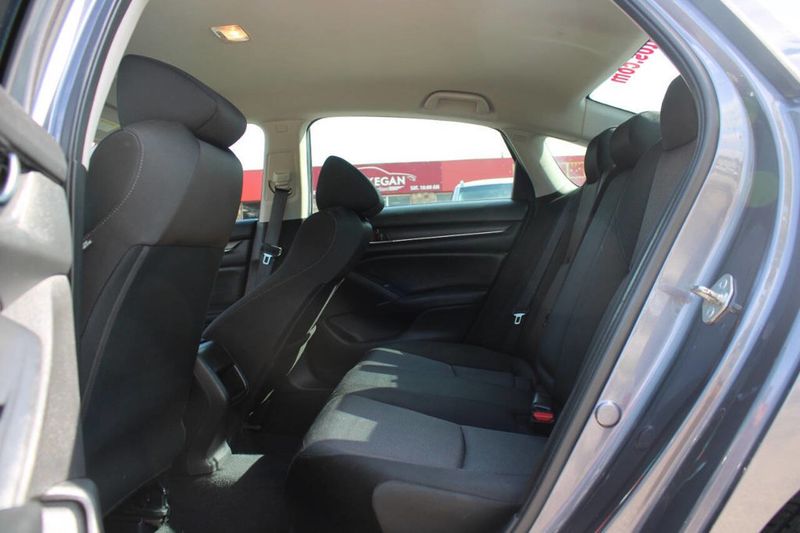 2019 Honda Accord Sedan LX 1.5T CVT - 22905223 - 17