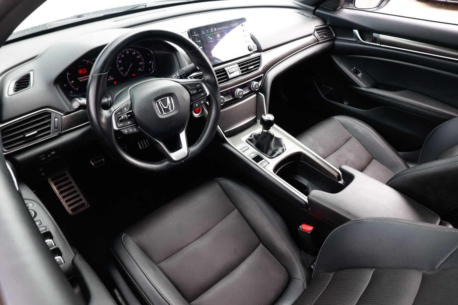 2019 Honda Accord Sport 2.0T photo 4