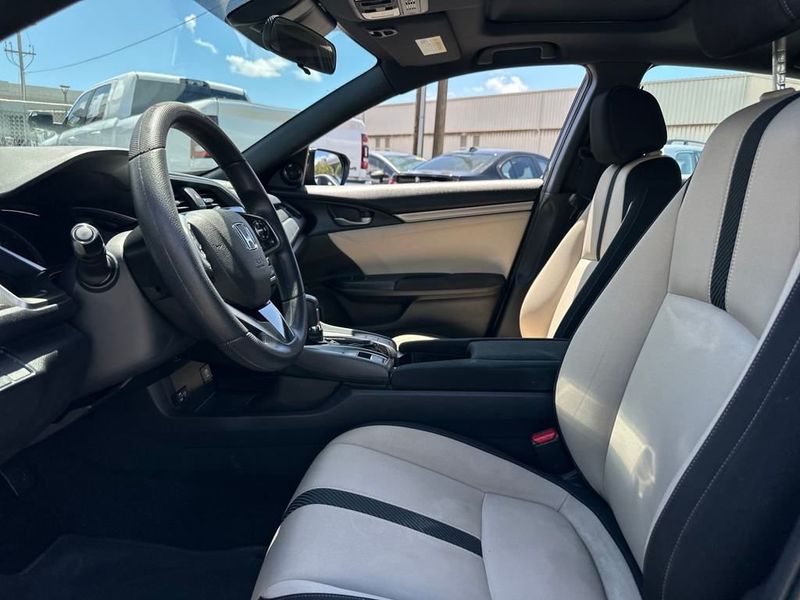 2019 Honda Civic Hatchback EX photo 9