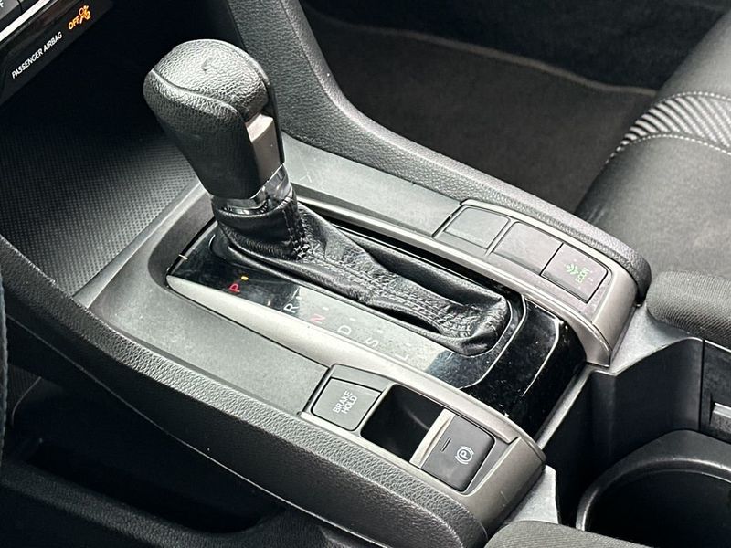 2019 Honda Civic Hatchback EX CVT - 22984251 - 17