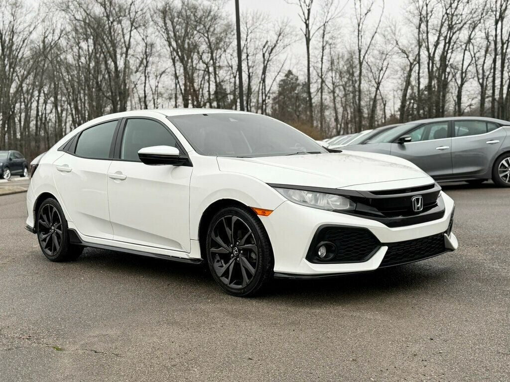 2019 Honda Civic Hatchback Sport CVT - 22979646 - 11